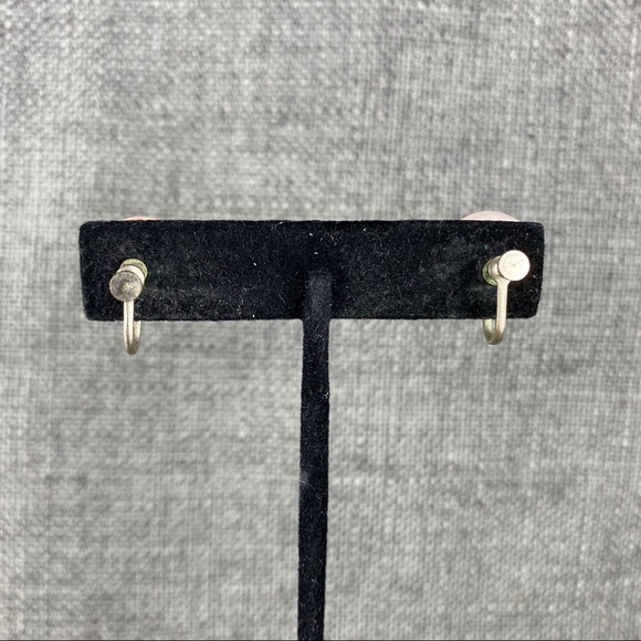 Vintage Light Pink Cats Eye Screw Back Earrings - Picture 3 of 6